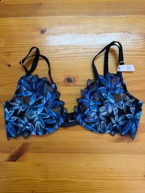 Victorias Secret Very Sexy Ziggy Glam Floral Demi Bra blue black embroidered